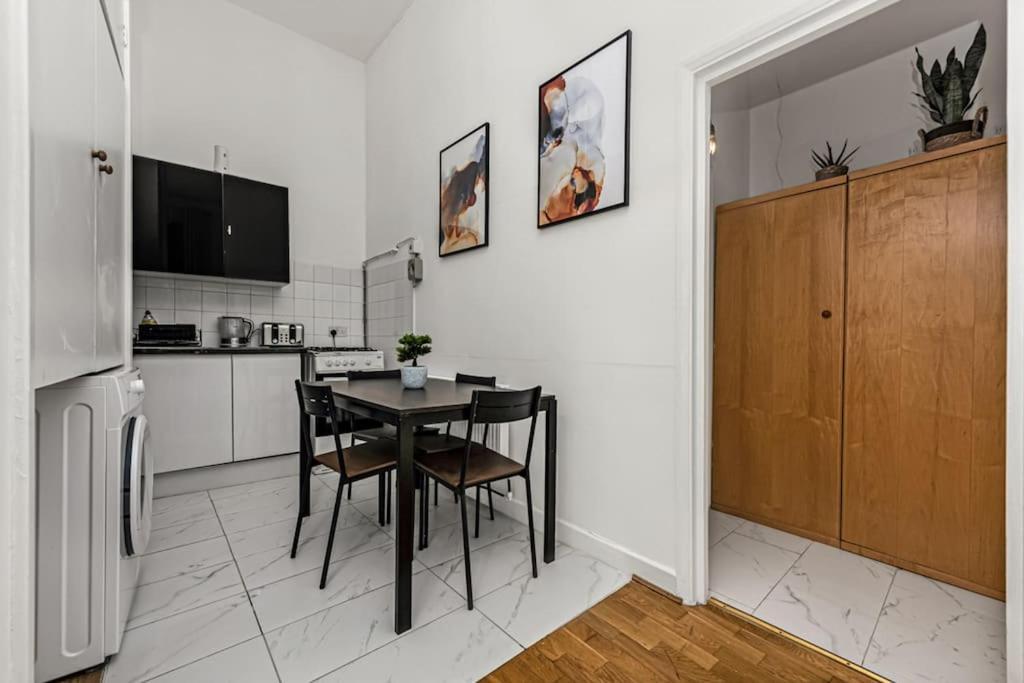 Appartamento Deluxe Flat On Kentish Town Londra Esterno foto