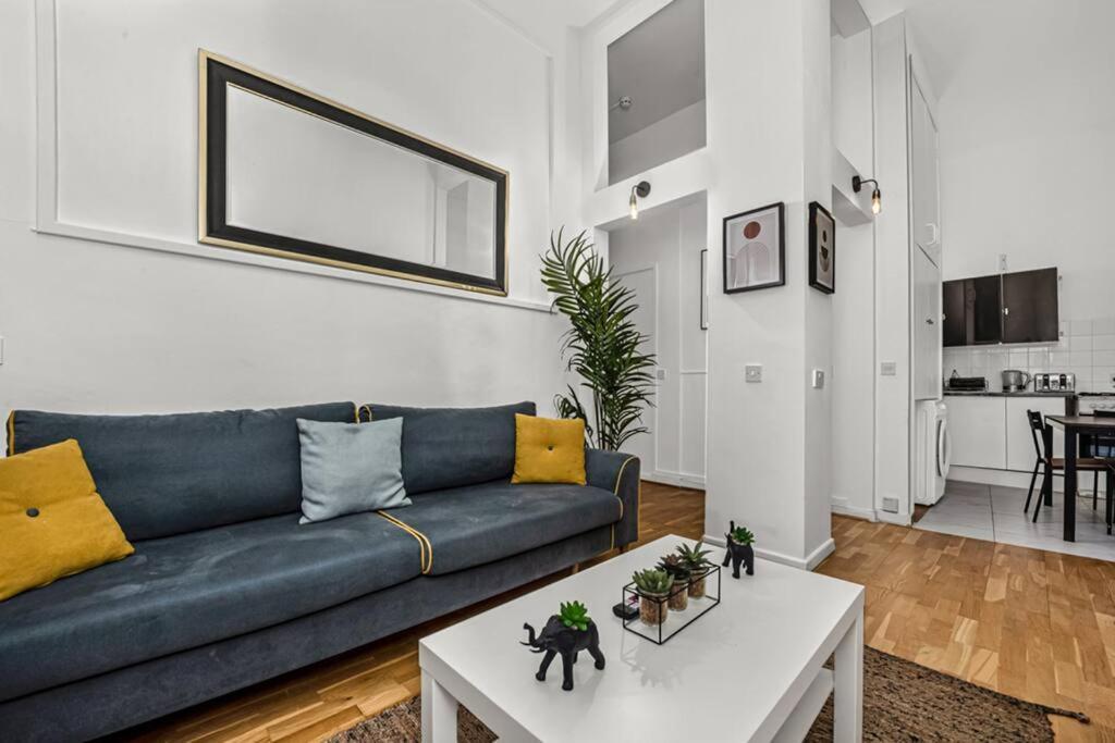 Appartamento Deluxe Flat On Kentish Town Londra Esterno foto