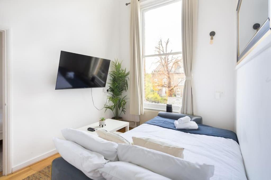 Appartamento Deluxe Flat On Kentish Town Londra Esterno foto