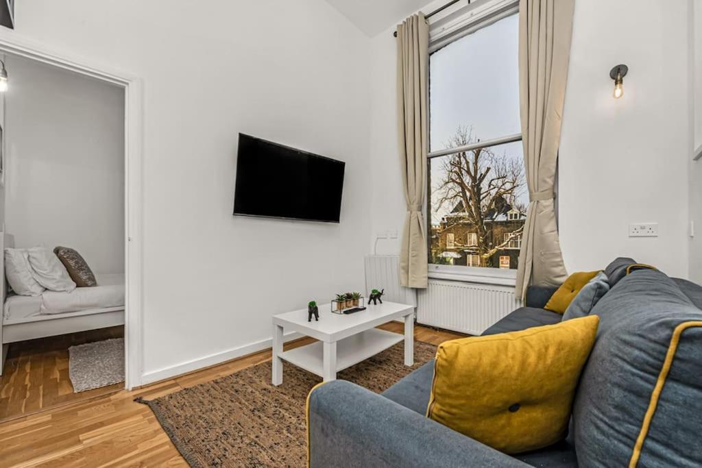 Appartamento Deluxe Flat On Kentish Town Londra Esterno foto