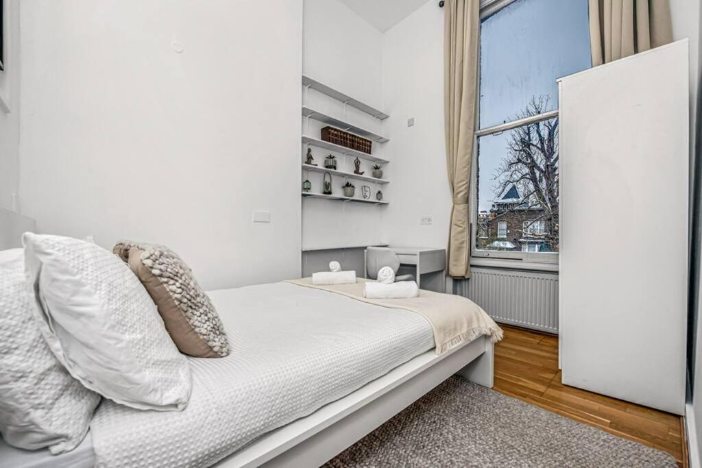 Appartamento Deluxe Flat On Kentish Town Londra Esterno foto